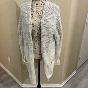 Kaisley cardigan size medium‎